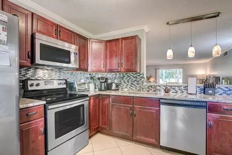 330 NE 26th Ave #115, Boynton Beach, FL 33435