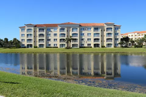 1 Harbour Isle Dr E #203, Fort Pierce, FL 34949