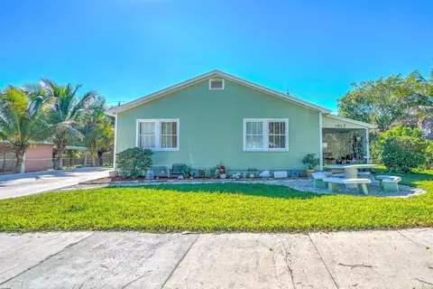 1617 Crestwood Blvd, Lake Worth Beach, FL 33460