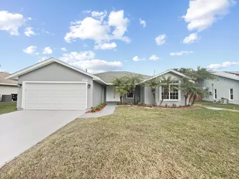 477 SE Nome Dr, Port Saint Lucie, FL 34984