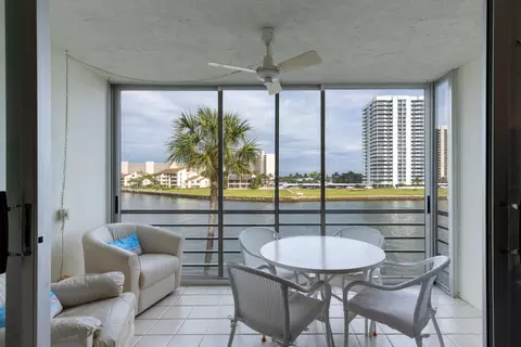 20 Yacht Clb #307, North Palm Beach, FL 33408