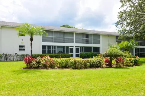 1 Garden St #104L, Tequesta, FL 33469