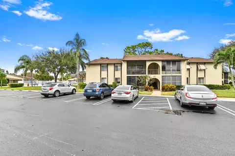 136 Lake Pne #D-1, Greenacres, FL 33463