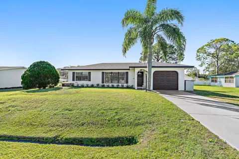 712 SE Whitehurst Ave, Port Saint Lucie, FL 34983