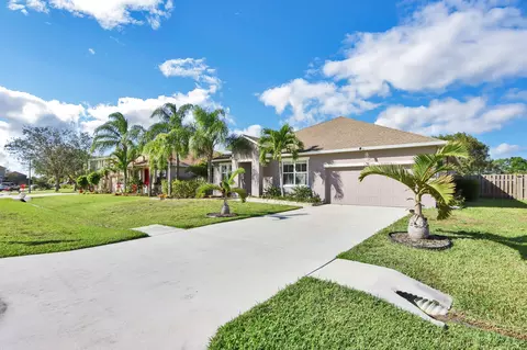 5837 NW Drill Ct, Port Saint Lucie, FL 34986