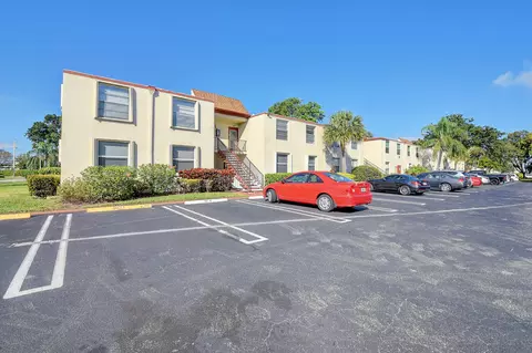 10 Willowbrook Ln #101, Delray Beach, FL 33446