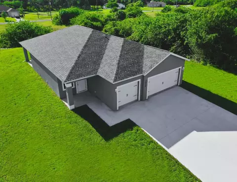 1015 N Naples St, Labelle, FL 33935