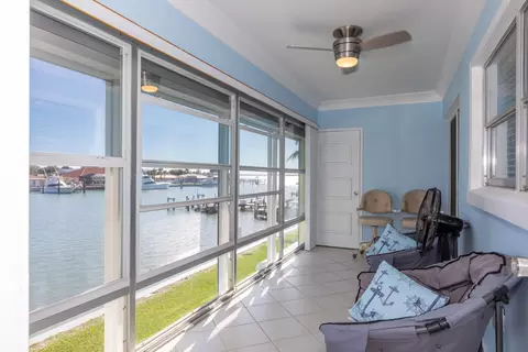 1323 Bayshore Dr #201, Fort Pierce, FL 34950