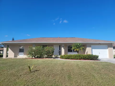 967 SE Breakwater Ave, Port Saint Lucie, FL 34983