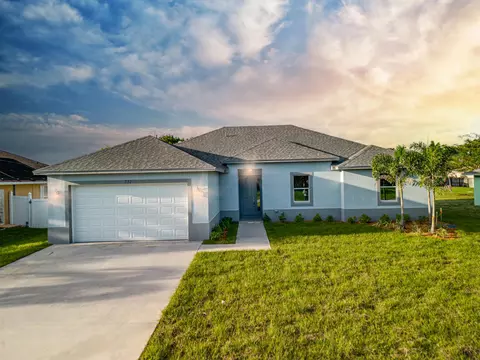 1402 SE Sandia Dr, Port Saint Lucie, FL 34983