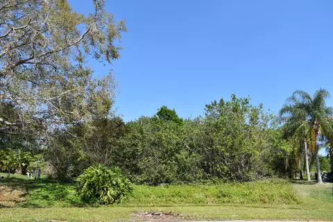 6325 NW Hala Ct, Port St Lucie, FL 34983