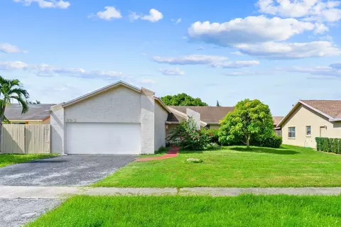 8541 NW 48th St, Lauderhill, FL 33351
