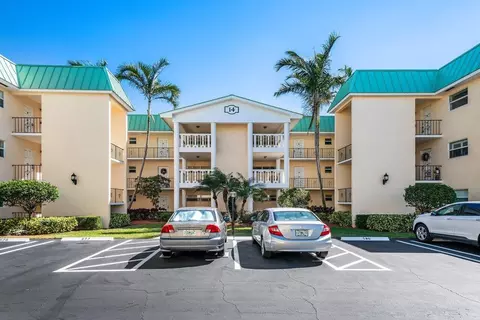 14 Colonial Club Dr #205, Boynton Beach, FL 33435