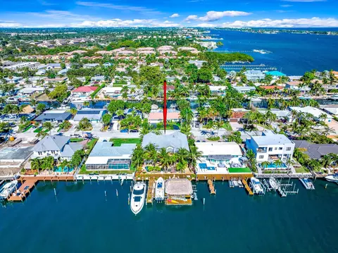 724 Shore Dr, Boynton Beach, FL 33435