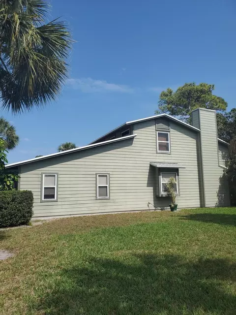 671 NE Dahoon Ter, Jensen Beach, FL 34957