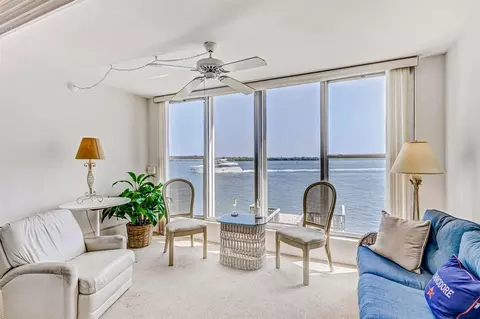 52 Yacht Club Dr #207, North Palm Beach, FL 33408