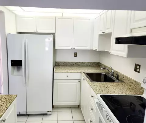 9101 Sunrise Lks #102, Sunrise, FL 33322