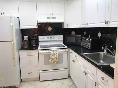 210 Brittany E #210, Delray Beach, FL 33484