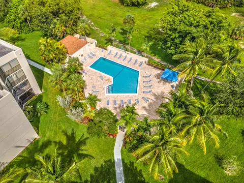 5851 Camino Del Sol #207, Boca Raton, FL 33433
