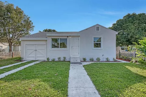 226 N E St, Lake Worth Beach, FL 33460
