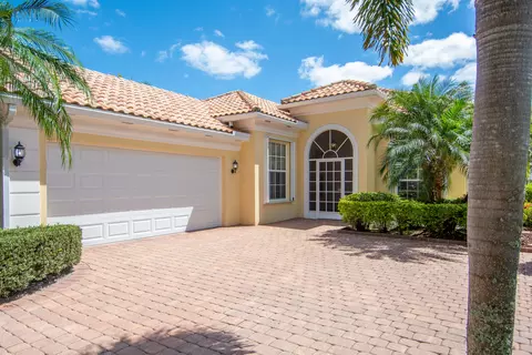 9483 SW Wedgewood Ln, Stuart, FL 34997