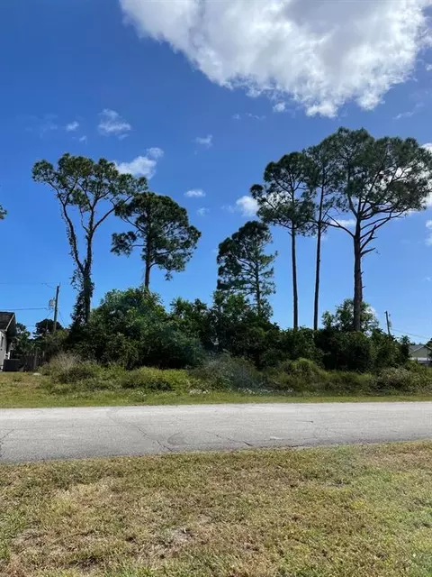 1689 SE Chello Ln, Port St Lucie, FL 34983