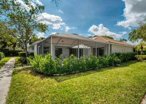 9302 Chapman Oak Ct, Palm Beach Gardens, FL 33410
