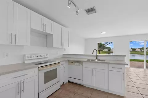 5255 Pine Meadows Rd #5255, Lake Worth, FL 33463
