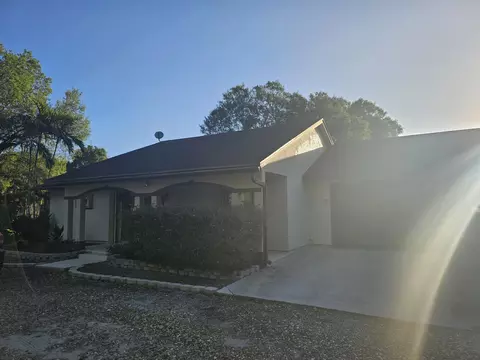 760 E Loxahatchee, Groves, FL 33470
