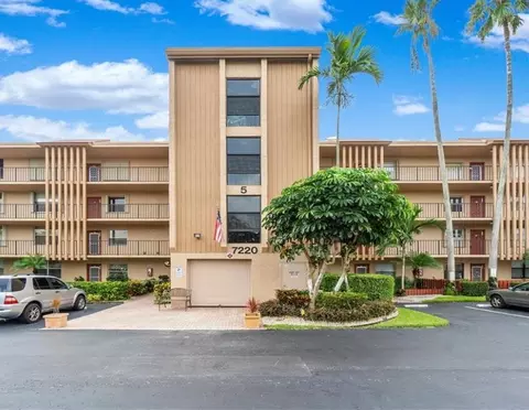 7220 Lake Cir Dr #401, Margate, FL 33063