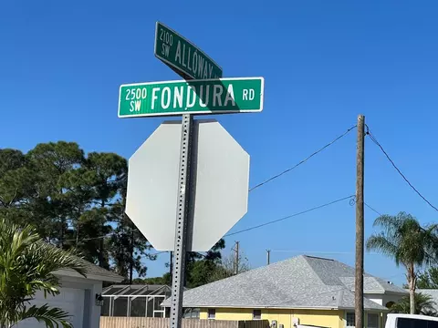 2118 SW Alloway Ave, Port St Lucie, FL 34953