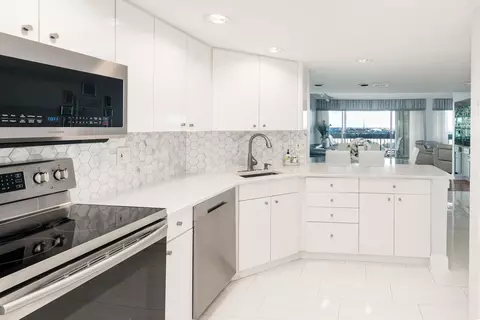 2400 Presidential Way #1701, West Palm Beach, FL 33401