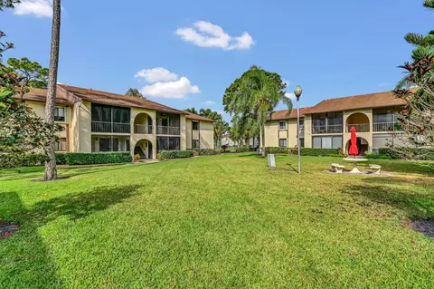 301 Knotty Pne #B-2, Greenacres, FL 33463