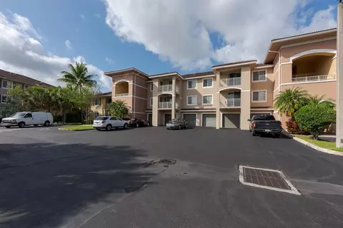 6556 Emerald Dunes Dr #207, West Palm Beach, FL 33411