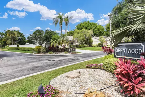 2 Brentwood Dr, Boynton Beach, FL 33436