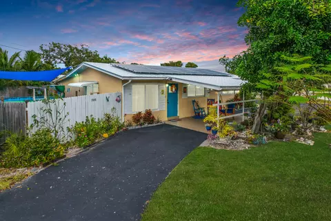19198 SE Bryant Dr, Tequesta, FL 33469