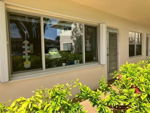 99 Coventry E, West Palm Beach, FL 33417