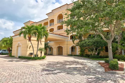 11 Harbour Isle Dr W #102, Fort Pierce, FL 34949