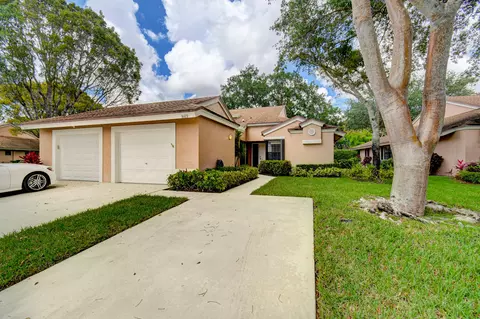 8419 Springlake Dr, Boca Raton, FL 33496