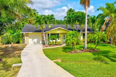 2333 SE Calcutta Cir, Port Saint Lucie, FL 34952