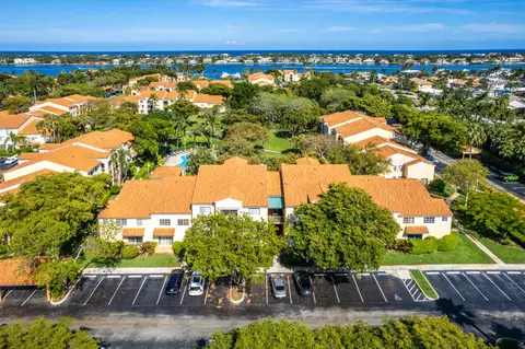 107 Yacht Club Way #207, Hypoluxo, FL 33462