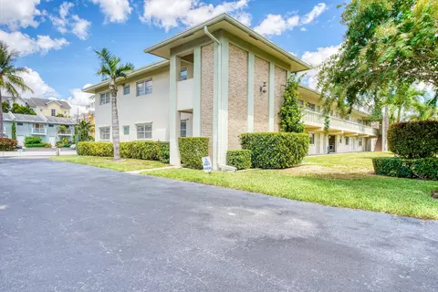 2110 NE 42nd St #11B, Lighthouse Point, FL 33064