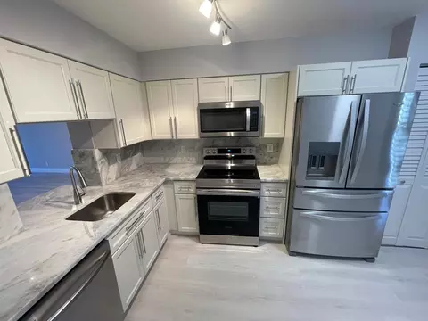 7260 Kinghurst Dr #104, Delray Beach, FL 33446