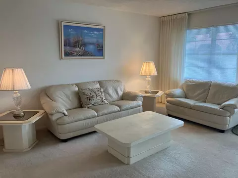18 Somerset A, West Palm Beach, FL 33417