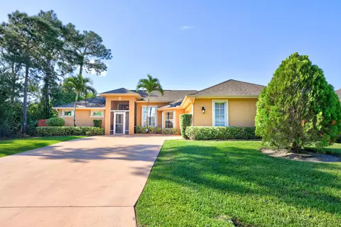 1642 SW Glacador Ave, Port Saint Lucie, FL 34953