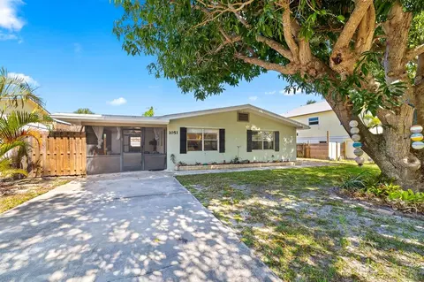 1051 NE Glass Dr, Jensen Beach, FL 34957