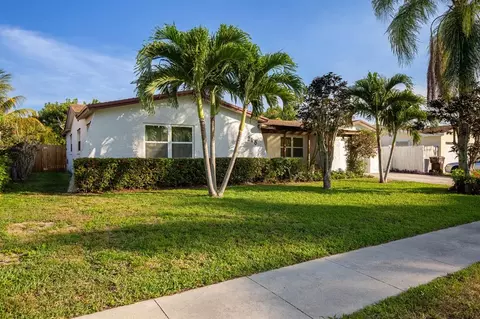 218 S Sequoia Dr, West Palm Beach, FL 33409