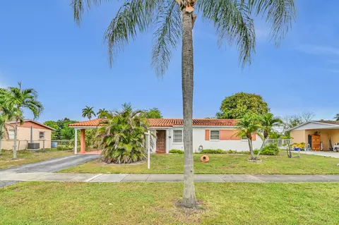 340 Greenbrier Dr, Palm Springs, FL 33461