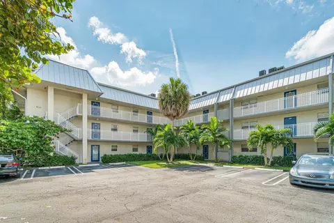2960 Riverside Dr #313-2, Coral Springs, FL 33065