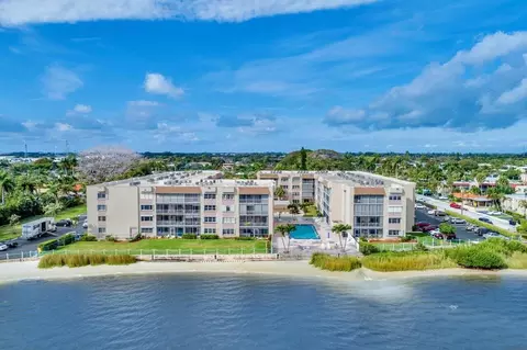 1516 S Lakeside Dr #107, Lake Worth Beach, FL 33460